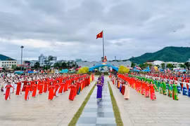 Hơn 600 phụ nữ tham gia đồng diễn, diễu hành áo dài “Phụ nữ Gia Lai - Khát vọng phát triển”.