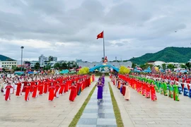 Hơn 600 phụ nữ tham gia đồng diễn, diễu hành áo dài “Phụ nữ Gia Lai - Khát vọng phát triển”.