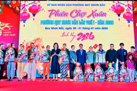 Phường Quy Nhơn Bắc trao hơn 430 suất quà Tết cho người dân khó khăn.