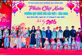 Phường Quy Nhơn Bắc trao hơn 430 suất quà Tết cho người dân khó khăn.