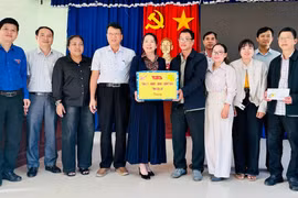 Phó Trưởng Đoàn ĐBQH tỉnh Gia Lai Lý Tiết Hạnh thăm, chúc Tết tại xã Canh Liên.