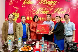 Phó Chủ tịch UBND tỉnh Nguyễn Thị Thanh Lịch thăm, chúc Tết các đơn vị nhân dịp Tết Nguyên đán Bính Ngọ.