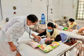 Bệnh viện Đa khoa Trung tâm tỉnh Gia Lai tổ chức chương trình khám bệnh từ thiện cho trẻ em.