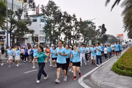 1.000 cán bộ, nhân viên y tế Gia Lai tham gia chạy bộ hưởng ứng Ngày Sức khỏe toàn dân.