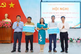 Phường Hoài Nhơn Đông ra mắt mô hình “Phường, tổ dân phố kiểu mẫu - 100% bao phủ BHYT”.