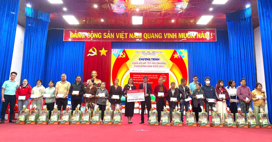 agribank-chi-nhanh-gia-lai-tang-625-phan-qua-tet-cho-ho-ngheo-gia-dinh-chinh-sach-5438.jpg