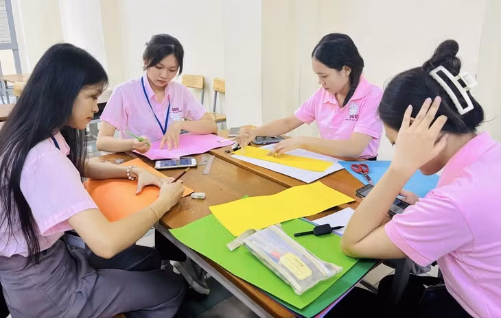 sinh-vien-duoc-ho-tro-hoc-phi-sinh-hoat-phi-the-nao.jpg
