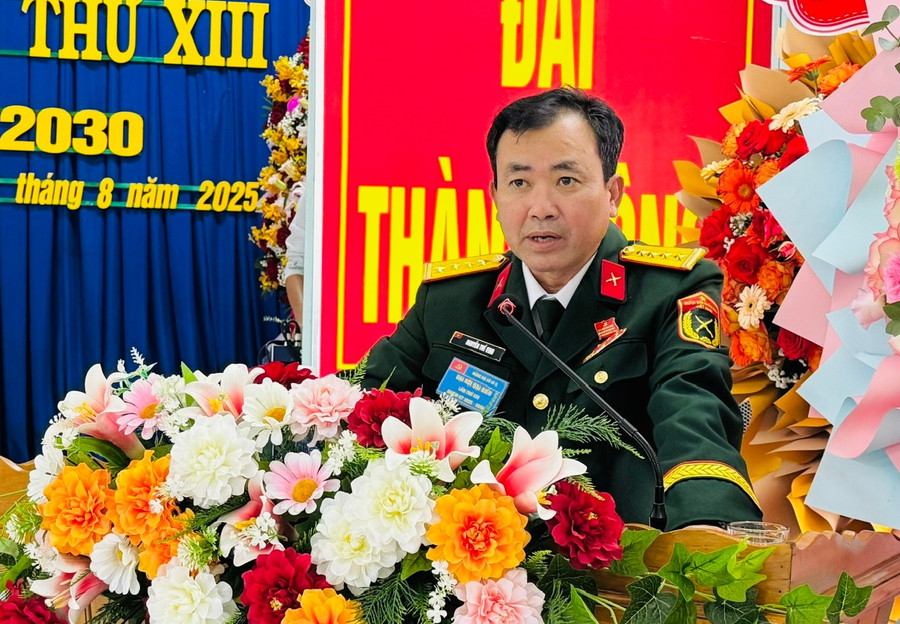 Đại tá Nguyễn Thế Vinh-Ủy viên Ban Thường vụ Tỉnh ủy, Chỉ huy trưởng Bộ Chỉ huy Quân sự tỉnh phát biểu chỉ đạo tại Đại hội. Ảnh: Minh Thoan anh-1-1.jpg