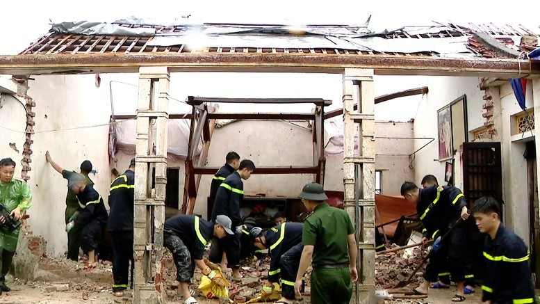 Bão số 10 cùng mưa lũ, sạt lở, giông lốc đã gây thiệt hại nghiêm trọng về người, tài sản, hạ tầng, với tổng thiệt hại sơ bộ gần 12.800 tỷ đồng. Ảnh/Nguồn: baochinhphu.vn bao-so-10-cung-mua-lu-sat-lo-giong-loc-da-gay-thiet-hai-nghiem-trong-ve-nguoi-tai-san-ha-tang-voi-tong-thiet-hai-so-bo-gan-12800-ty-dong.jpg