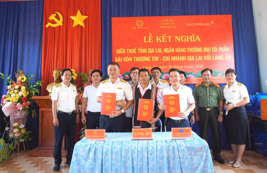 thue-tinh-gia-lai-sacombank-cn-gia-lai-ket-nghia-voi-lang-ap-sonca.jpg