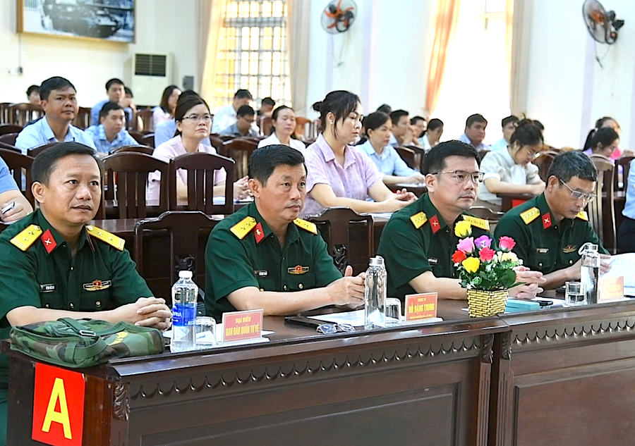 Các đại biểu và học viên dự khai mạc lớp bồi dưỡng. Ảnh: Anh Tuấn 4-2491.png