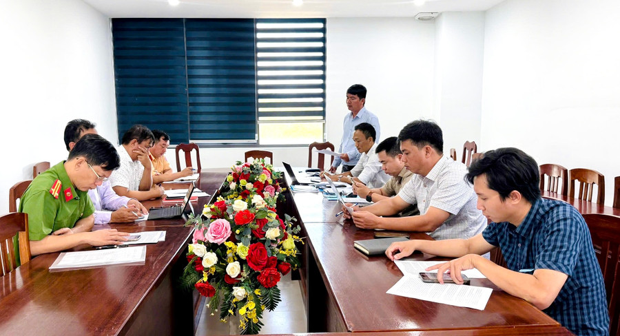 Ban ATGT tỉnh Gia Lai làm việc với UBND phường Quy Nhơn Đông. Ảnh: Hoàng Vũ img-5308.jpg