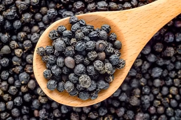 Sau nhiều ngày neo ở mức cao, giá hồ tiêu giảm 1.500-3.000 đồng/kg trong ngày 1-10. Ảnh: Internet