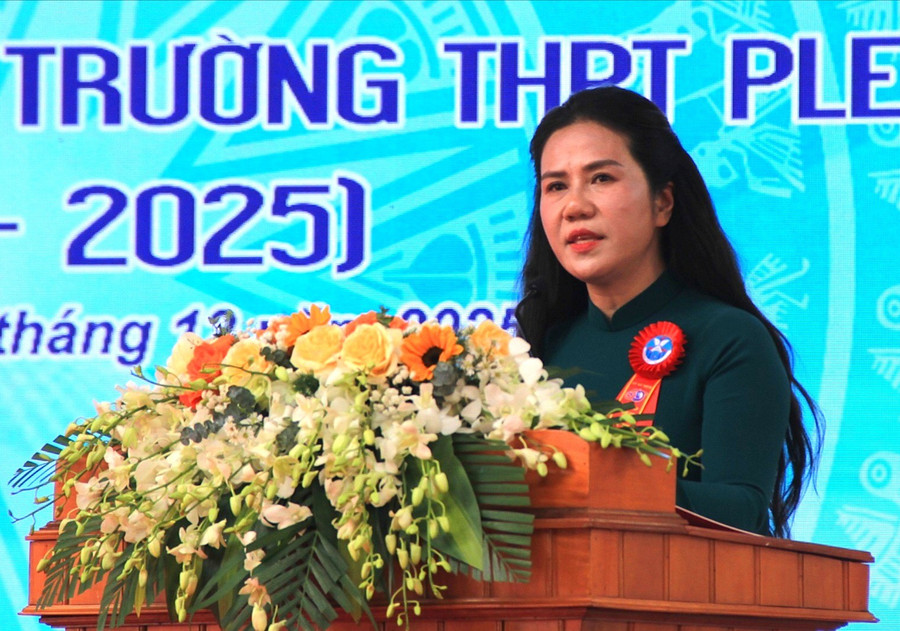 co-nguyen-thi-dong-hai-hieu-truong-nha-truong.jpg