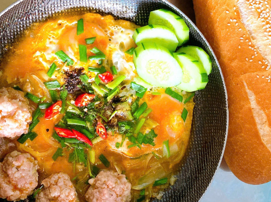 Thường xuyên ăn cay vào buổi sáng có thể làm bỏng thực quản, phá hủy vị giác. Ảnh: M.T z6844697444006-50aa2ce95bd623657f7c393b4fc6493c.jpg