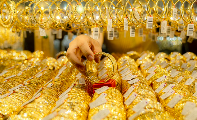 Fra 10. oktober reduseres eksportavgiften på gullsmykker og industrivarer fra 1 % til 0 %. Foto: Internett. giam-thue-xuat-khau-vang-trang-suc-ky-nghe-ve-0-tu-ngay-10-10.png