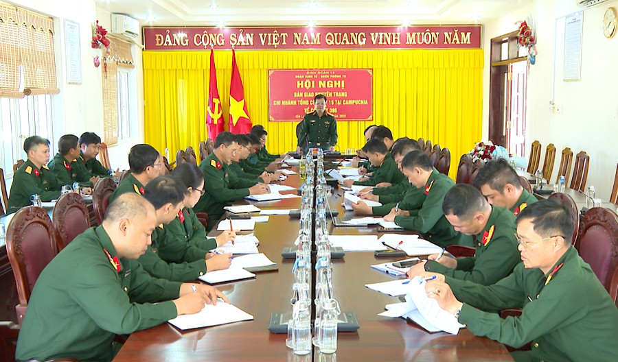 binh-doan-15-ban-giao-chi-nhanh-tong-cong-ty-15-tai-campuchia-ve-cong-ty-386.jpg