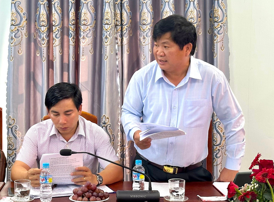 Bí Thư Đảng ủy xã Phù Mỹ Đông Trần Văn Phúc phát biểu tại buổi làm việc. Ảnh: Dũng Nhân img-7223.jpg