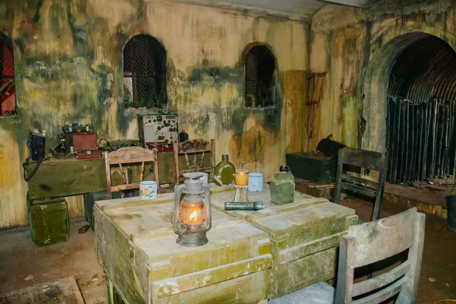 Phục dựng bối cảnh Khu Nhà chỉ huy. Ảnh: VTV