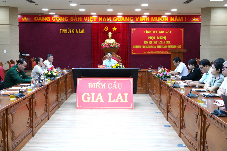 نمایی از کنفرانس در محل برگزاری جلسه کمیته حزبی استان گیا لای. عکس: ان. اچ. a1-quang-canh-hoi-nghi.jpg