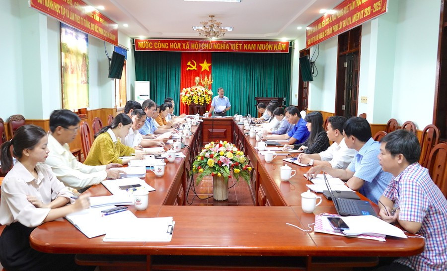 Một buổi giám sát của Ban Kinh tế-Ngân sách HĐND tỉnh đối với các địa phương về thu-chi ngân sách. Ảnh: M.T 1-4338.jpg
