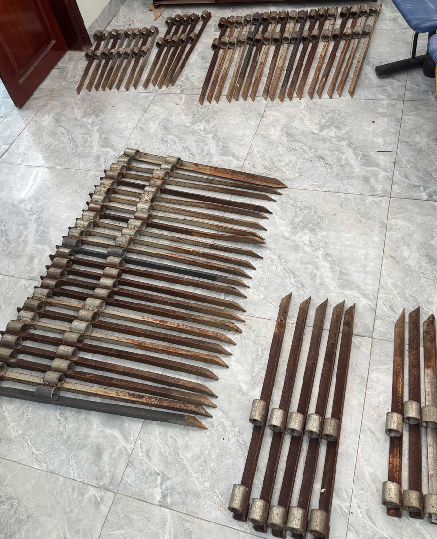 Đối tượng Phi đã trộm 128 cọc sắt cắm cờ ở đường Xuân Diệu. Ảnh: Thu Huyền img-8356.jpg