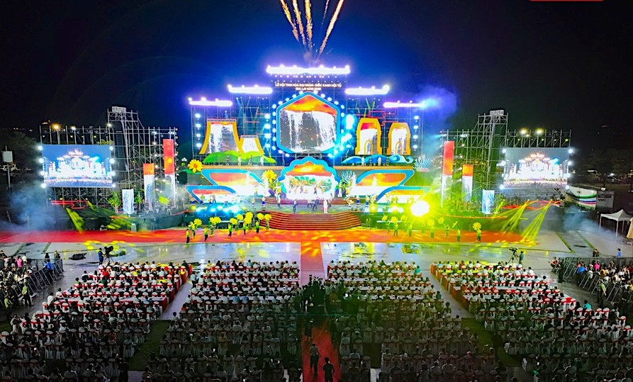 Lễ hội Tinh Hoa đại ngàn-Biển xanh hội tụ 2025 sẽ bế mạc vào 19 giờ ngày 1-9 thay vì 20 giờ như kế hoạch trước đó. Ảnh: Dũng Nhân image.jpg
