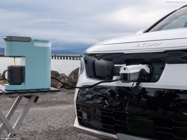 Ổ sạc điện nằm phía trước đầu xe, thuận tiện cho việc nạp năng lượng. Ảnh: S.T