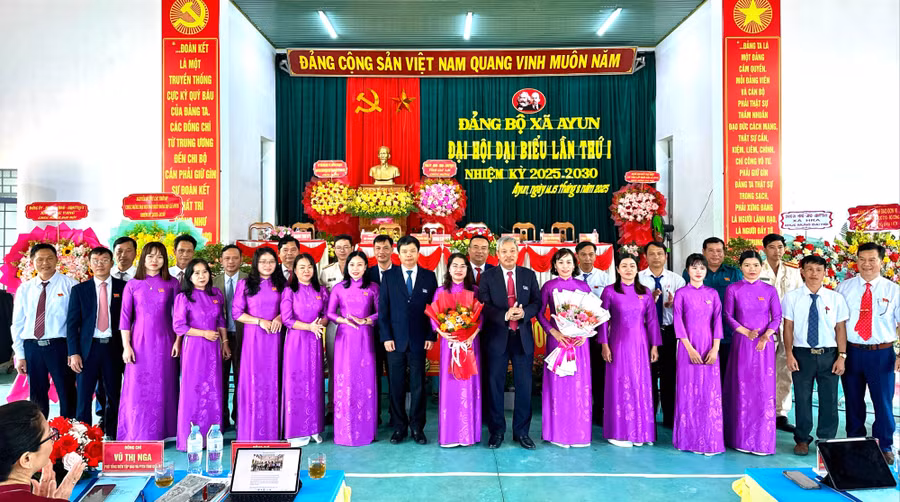 5-ban-chap-hanh-dang-bo-xa-ayun-nhiem-ky-2025-2030-ra-mat-tai-dai-hoi-anh-ha-duy.jpg
