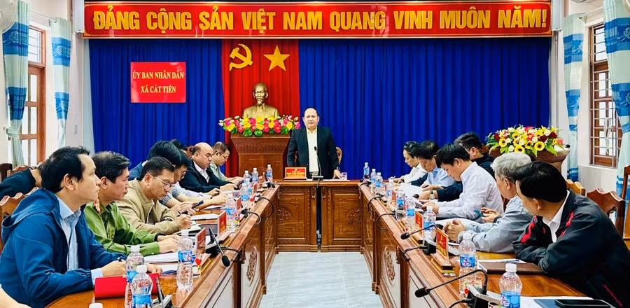 dong-chi-rah-lan-chung-pho-bi-thu-thuong-truc-tinh-uy-chu-tich-hdnd-tinh-pho-chu-tich-uy-ban-bau-cu-tinh-kiem-tra-cong-tac-chuan-bi-bau-cu-tai-xa-cat-tien.jpg
