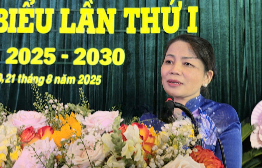Đồng chí Nguyễn Thị Phong Vũ-Ủy viên Ban Thường vụ Tỉnh ủy, Trưởng ban Tuyên giáo và Dân vận Tỉnh ủy phát biểu chỉ đạo tại Đại hội. Ảnh: Hồng Thương z6929104449823-f448188f1f65922c907b5b62869ca78b.jpg