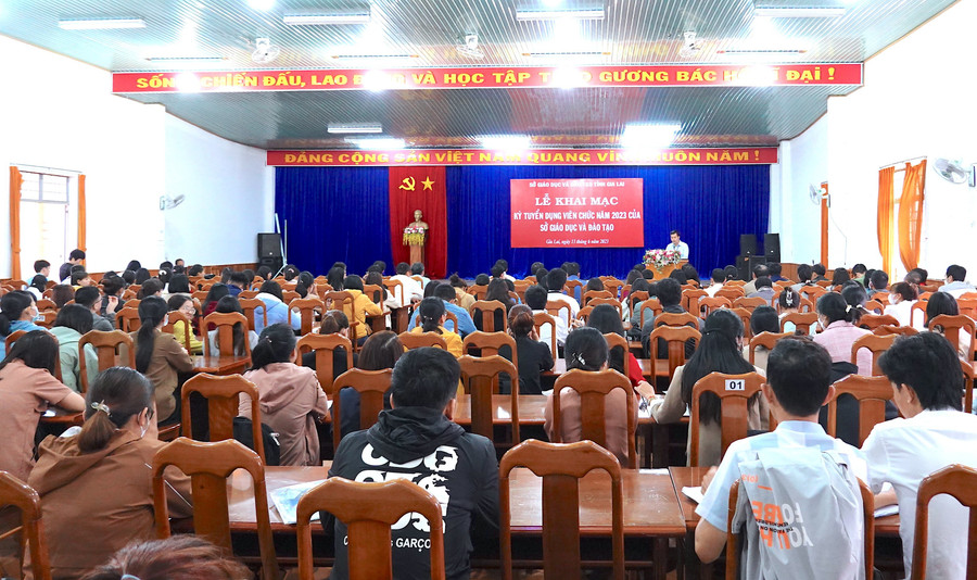 Quang cảnh lễ khai mạc kỳ tuyển dụng viên chức năm 2023 của Sở GD-ĐT. Ảnh: M.T dsc02750.jpg