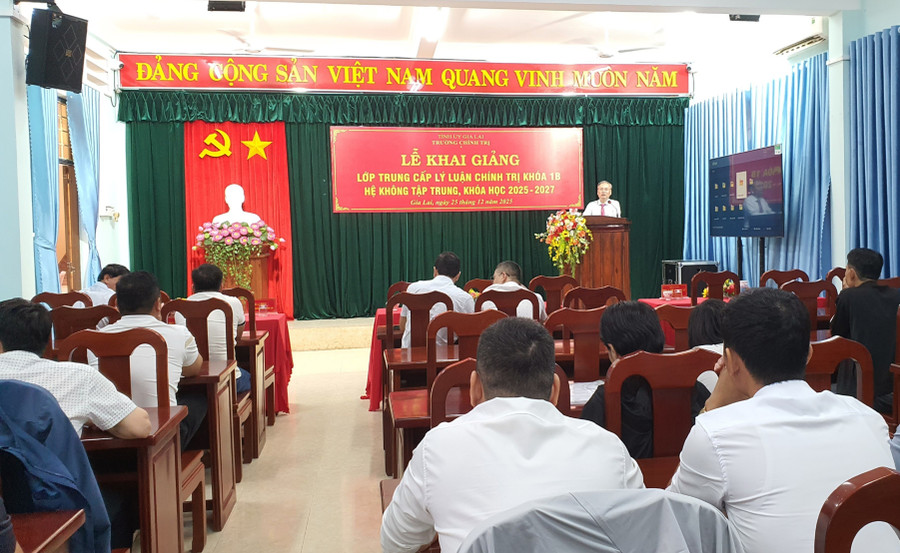 gia-lai-khai-giang-lop-trung-cap-ly-luan-chinh-tri-khoa-1b-he-khong-tap-trung.jpg