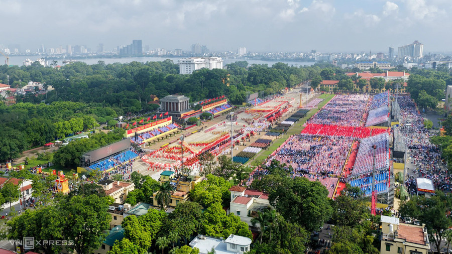 "Biển người" dự lễ kỷ niệm 80 năm Quốc khánh tại quảng trường Ba Đình vào sáng 2-9. Ảnh: Thanh Hải/VnExpress 1.jpg