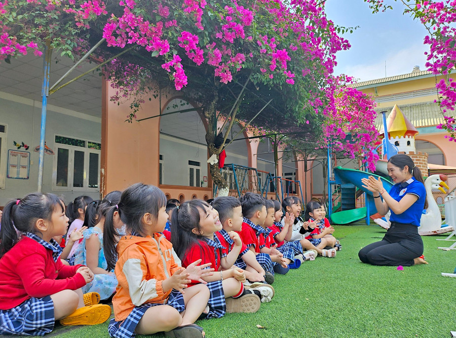 Quy định các khoản thu dịch vụ phục vụ hỗ trợ hoạt động GD&ĐT phải được cơ quan có thẩm quyền quyết định. Ảnh minh họa: M.T quy-dinh-cac-khoan-thu-dich-vu-phuc-vu-ho-tro-hoat-dong-gddt-phai-duoc-co-quan-co-tham-quyen-quyet-dinh.jpg