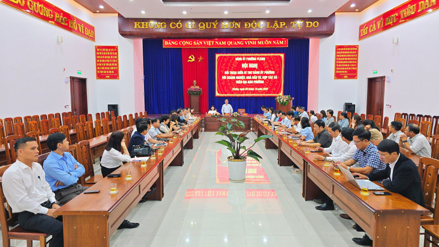 컨퍼런스 장면. 사진: B.B quang-canh-buoi-doi-thoai-giua-bi-thu-dang-uy-phuong-pleiku-voi-doanh-nghiep-nha-dau-tu-va-hop-tac-xa.jpg