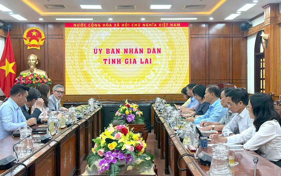 Quang cảnh buổi làm việc. Ảnh: Hoàng Vũ