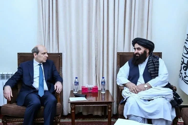 Ông Dmitry Zhirnov (trái)-Đại sứ Nga tại Afghanistan gặp Ngoại trưởng Afghanistan-ông Amir Khan Muttaqi tại thủ đô Kabul vào tháng 4-2025. Ảnh: AFP/Nguồn: plo.vn z6769833474150-c48dff8000ac6723dcb3dbc5d971f853.jpg