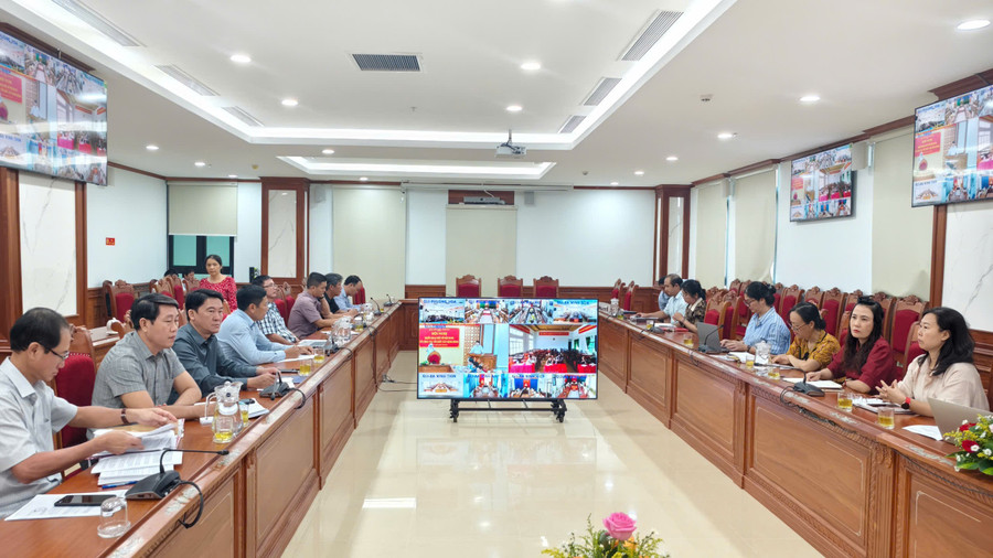 Quang cảnh hội nghị tại điểm cầu trung tâm. Ảnh: T.T btc-tu-to-chuc-hoi-nghi-trien-khai-mot-so-noi-dung-ve-cong-tac-to-chuc-xay-dung-dang.jpg