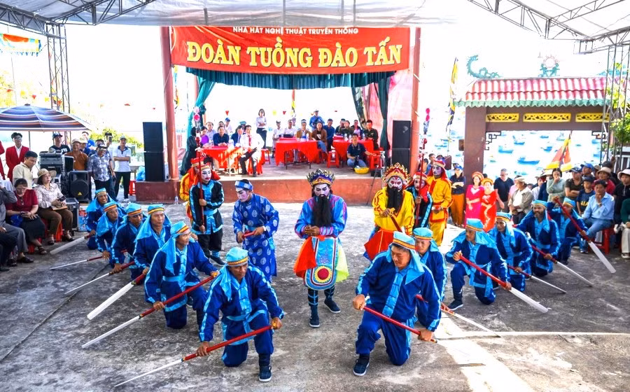 Nâng cao đời sống văn hóa của nhân dân, thu hẹp khoảng cách về hưởng thụ văn hóa giữa các vùng miền, giữa các tầng lớp Nhân dân. Ảnh: Dũng Nhân