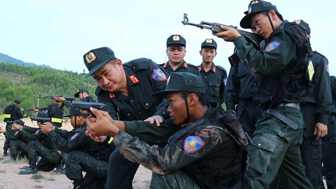 Officers and soldiers of the South Central Coast Mobile Police Regiment practice and prepare for combat. Photo: CAND can-bo-chien-si-trung-doan-cscd-nam-trung-bo-thuong-xuyen-luyen-tap-san-sang-chien-dau.jpg