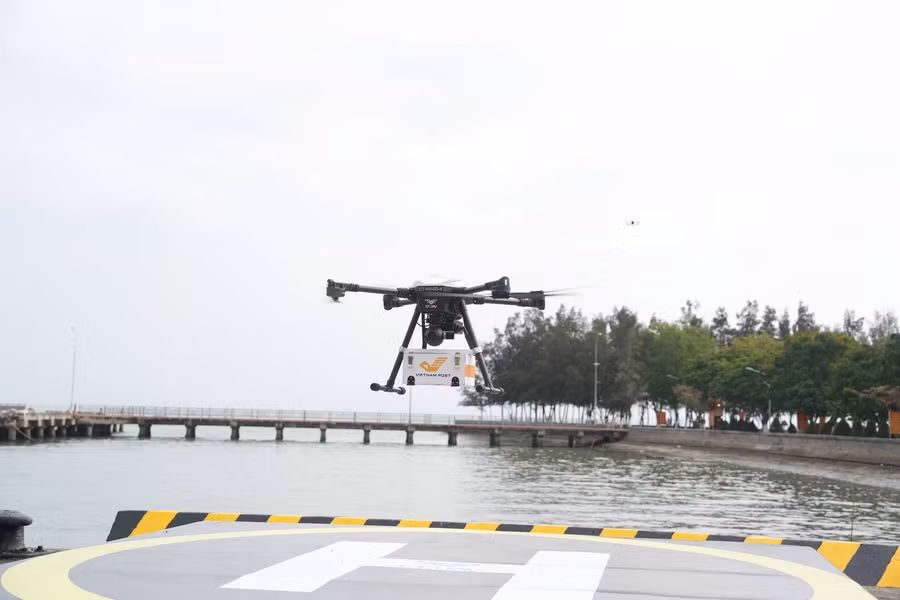 lan-dau-tien-giao-hang-vuot-bien-bang-uav-o-tp-ho-chi-minh.jpg