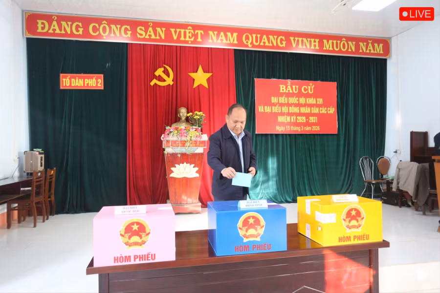 dong-chi-rah-lan-chung-bo-phieu-bau-cu-theo-noi-cu-tru-anh-van-ngoc.jpg