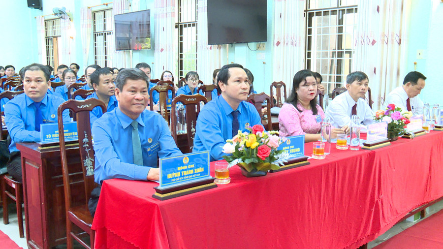 Delegater som deltar i kongressen. Foto: V.P. dai-bieu-du-dai-hoi.jpg