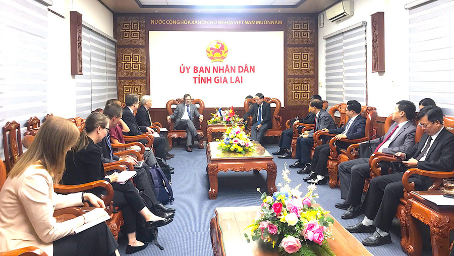 Quang cảnh buổi làm việc. Ảnh: Đ.B quang-canh-buoi-tiep-va-lam-viec-voi-dai-su-phan-lan-pekka-voutilainen.jpg