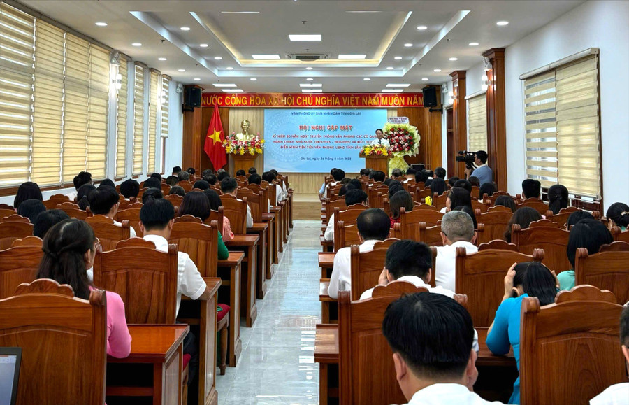Quang cảnh buổi gặp mặt. Ảnh: N.H 4-4514.jpg