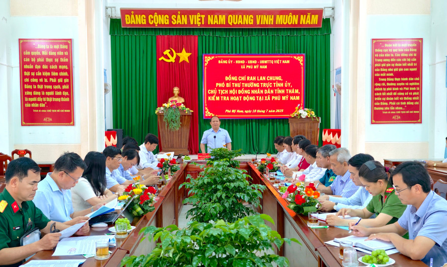 ឈុតឆាកការងារ។ រូបថត៖ Dung Nhan anh-4-5042.jpg