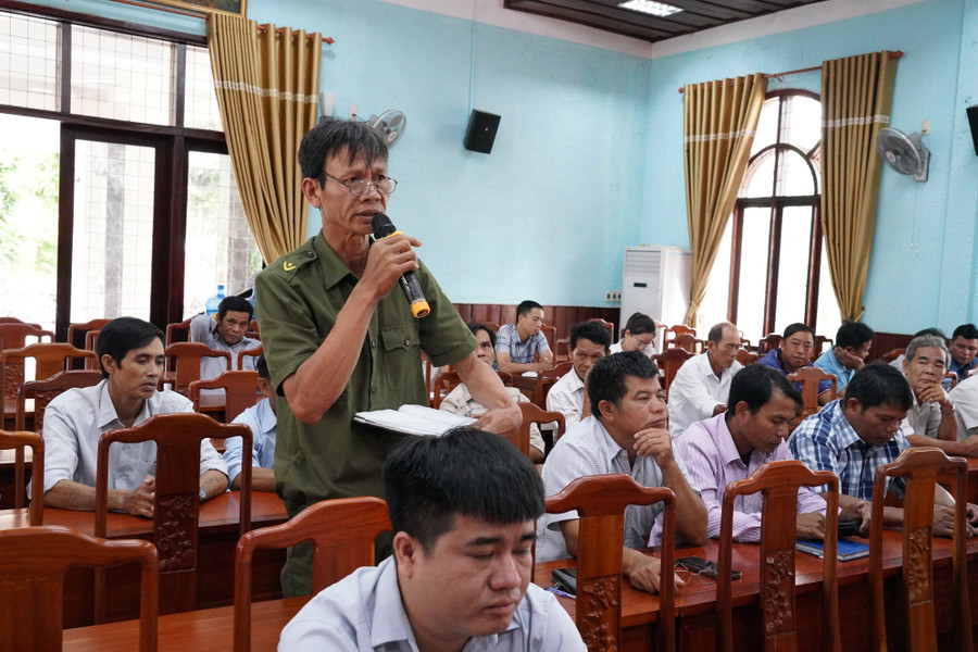 Cử tri xã An Lão nêu ý kiến tại hội nghị. Ảnh: N.H a4.jpg