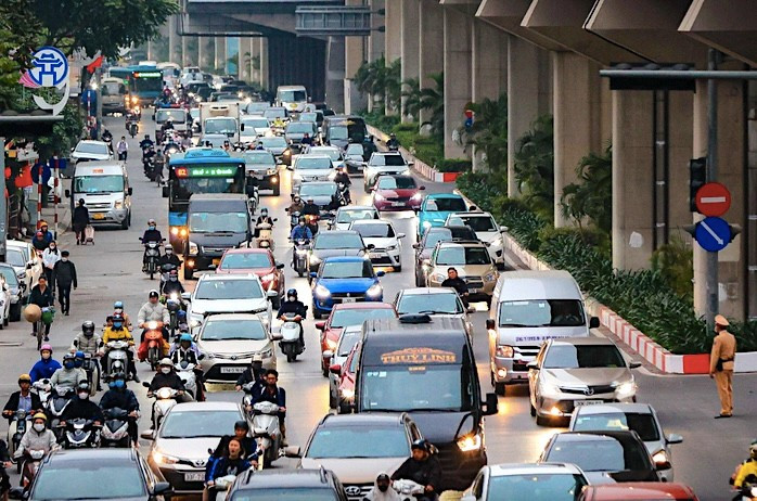 Ministerul Agriculturii și Mediului elaborează o foaie de parcurs pentru aplicarea noilor standarde de emisii la mașinile aflate în circulație. Foto: NLDO bo-nong-nghiep-va-moi-truong-dang-xay-dung-lo-trinh-ap-dung-quy-chuan-khi-thai-moi-doi-voi-o-to-dang-luu-hanh.jpg