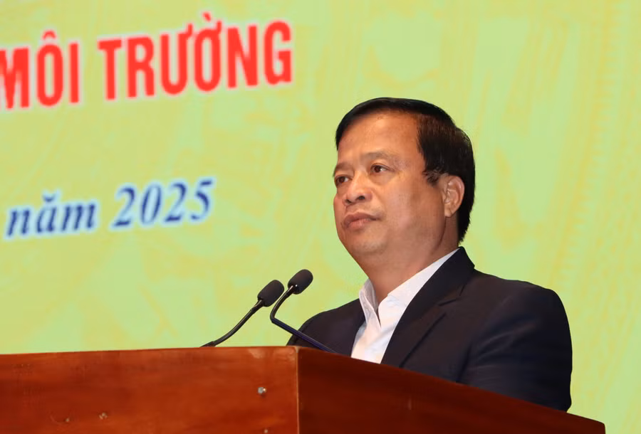 Phó Chủ tịch Thường trực UBND tỉnh Nguyễn Tuấn Thanh phát biểu chỉ đạo tại hội nghị. Ảnh: Trọng Lợi